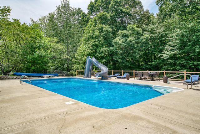 2727 Old Salem Dr, Cookeville, TN 38506