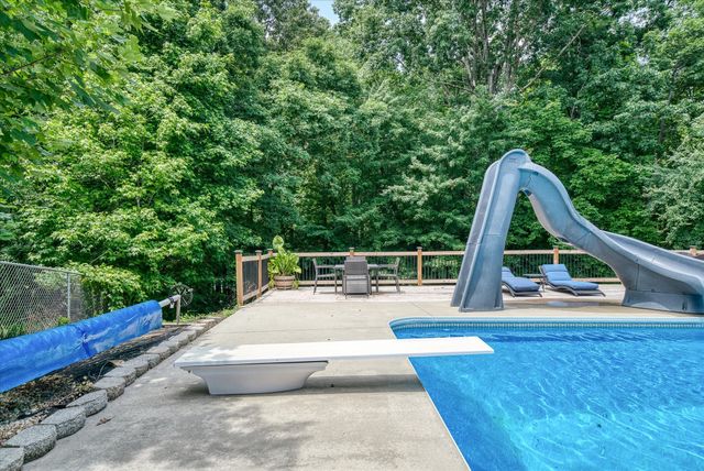 2727 Old Salem Dr, Cookeville, TN 38506