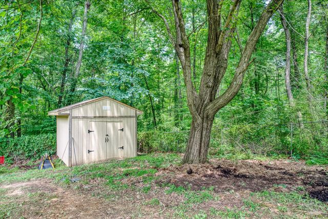 2727 Old Salem Dr, Cookeville, TN 38506