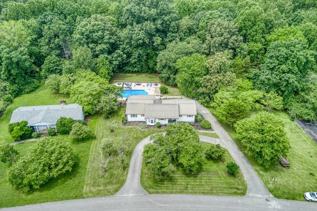 2727 Old Salem Dr, Cookeville, TN 38506