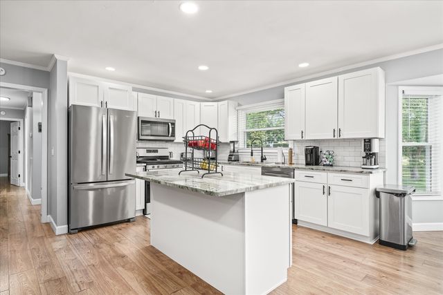 2727 Old Salem Dr, Cookeville, TN 38506