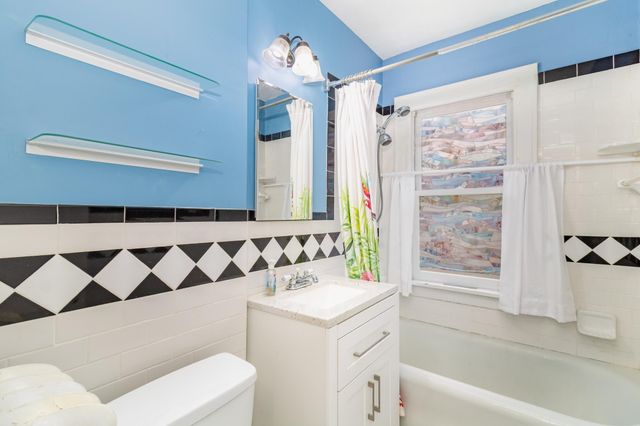 1746 Stanford Avenue, Saint Paul, MN 55105