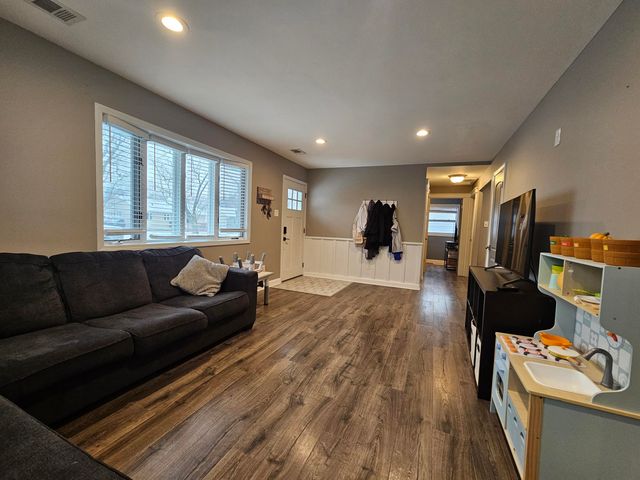 8129 Wicker Park Drive, Highland, IN 46322