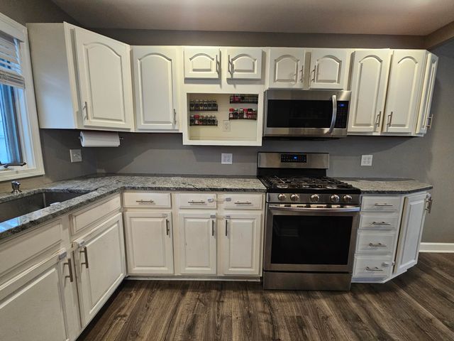 8129 Wicker Park Drive, Highland, IN 46322