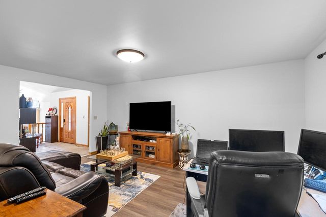 9201 W County Line ROAD, Milwaukee, WI 53224