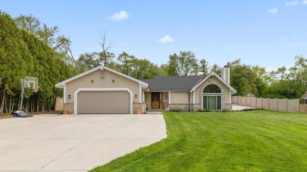 9201 W County Line ROAD, Milwaukee, WI 53224