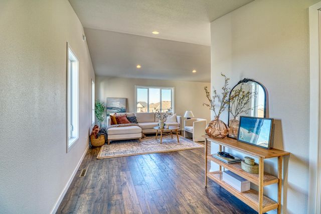 6734 Belding Drive S, Fargo, ND 58104