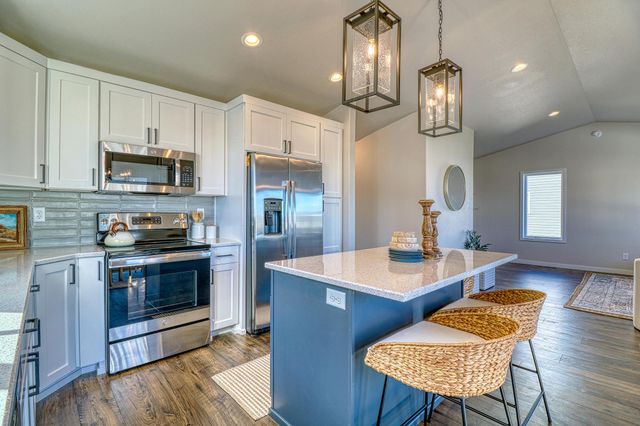 6734 Belding Drive S, Fargo, ND 58104