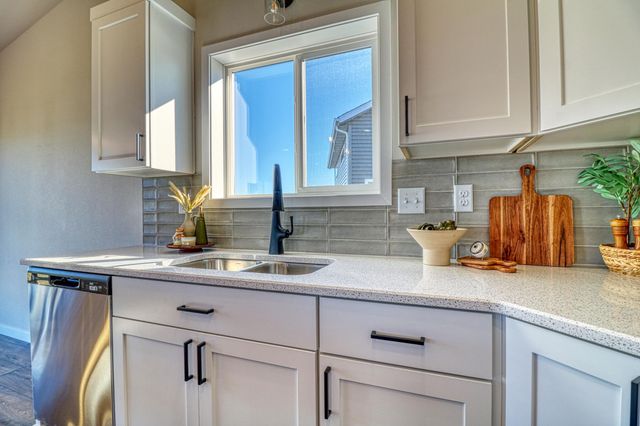 6734 Belding Drive S, Fargo, ND 58104