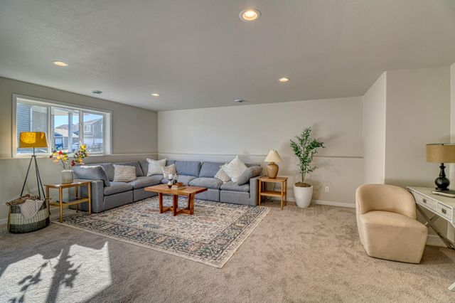 6734 Belding Drive S, Fargo, ND 58104