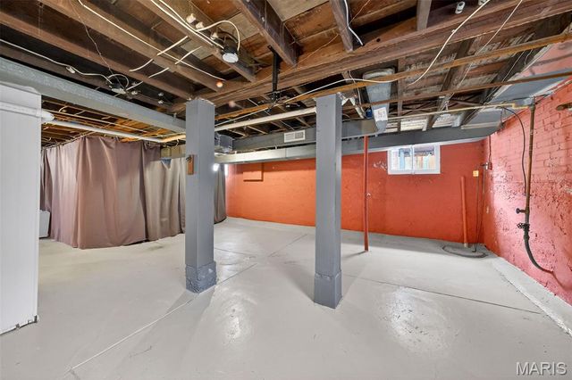 6758 Wise Avenue, St Louis, MO 63139