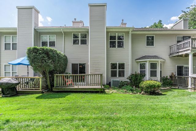 406 Willow Pond Drive, Riverhead, NY 11901