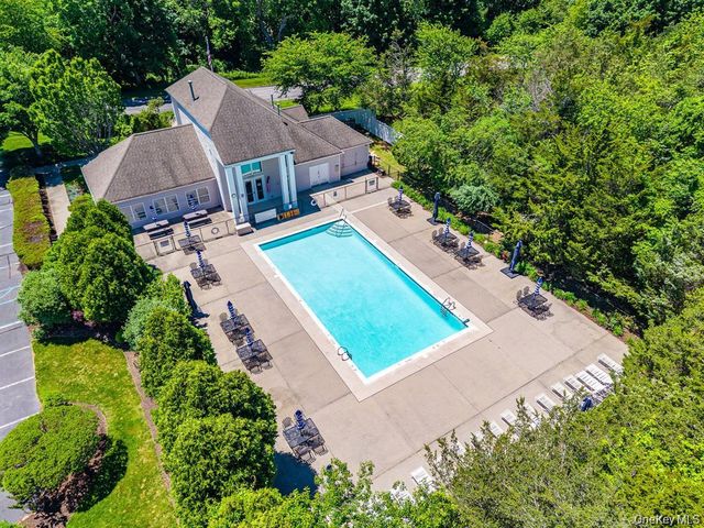 406 Willow Pond Drive, Riverhead, NY 11901