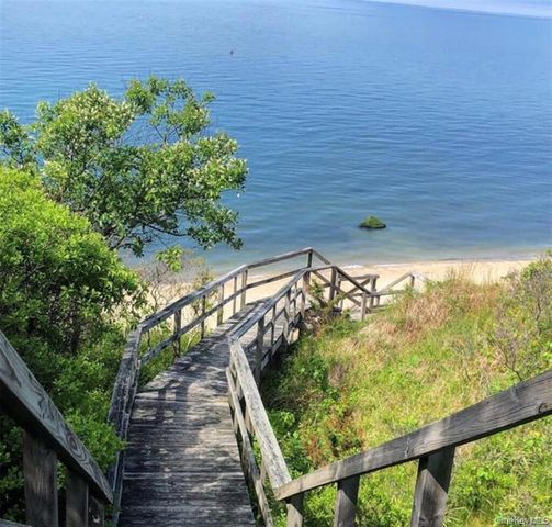 406 Willow Pond Drive, Riverhead, NY 11901
