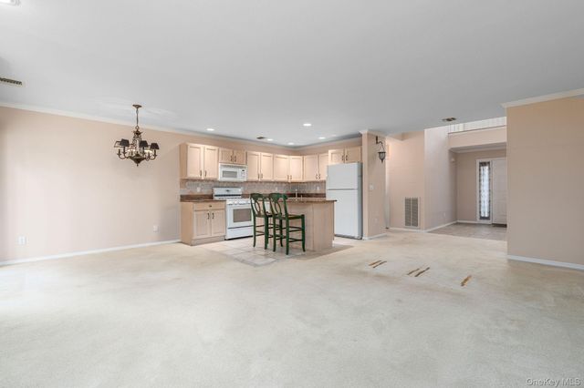 406 Willow Pond Drive, Riverhead, NY 11901