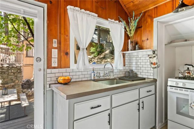 27010 State Highway 189, Blue Jay, CA 92317