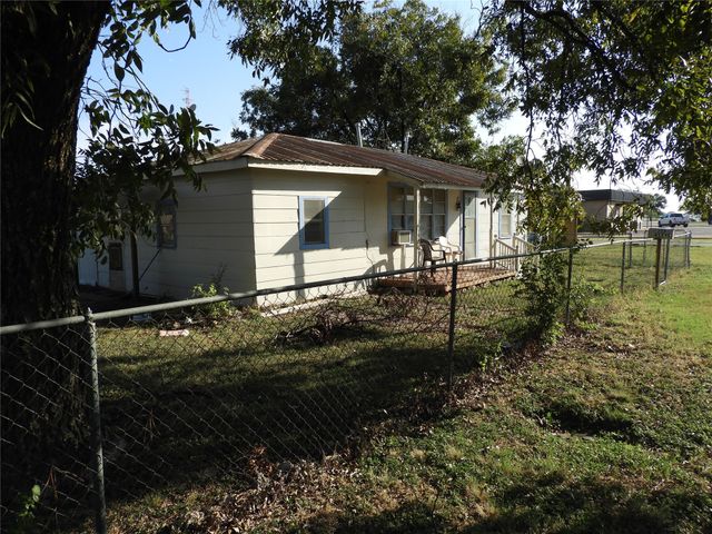 208 Reeves Street, Winters, TX 79567