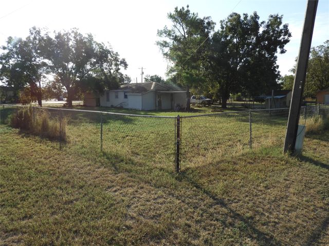 208 Reeves Street, Winters, TX 79567