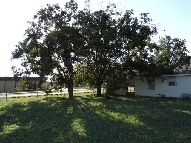 208 Reeves Street, Winters, TX 79567