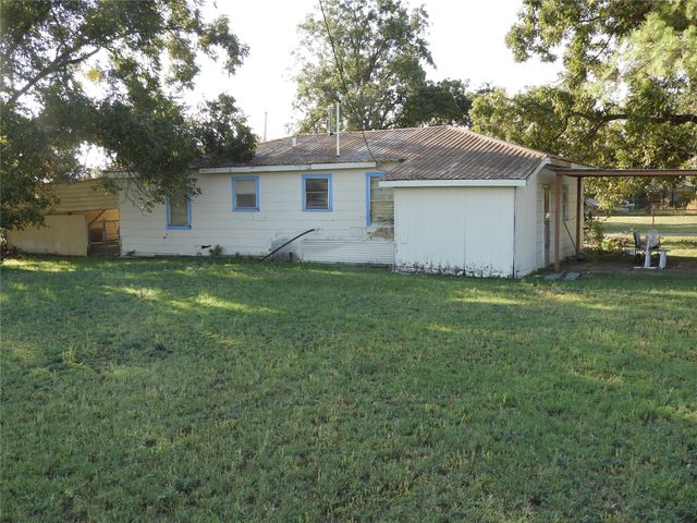 208 Reeves Street, Winters, TX 79567