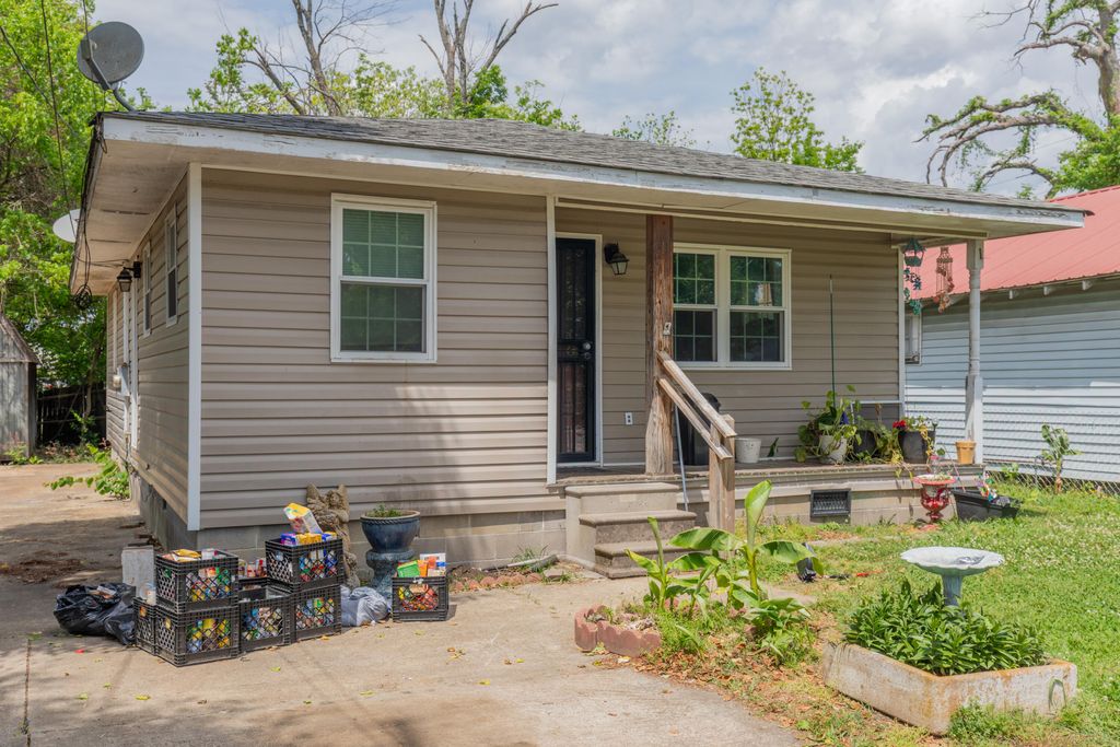 513 W Gordon Avenue, Rossville, GA 30741