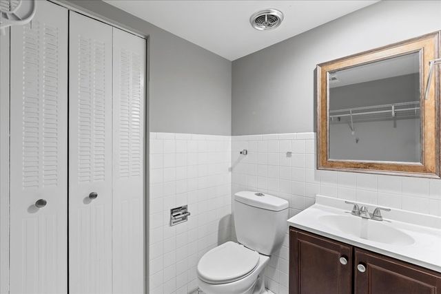 8000 Woodglen Lane 109, Downers Grove, IL 60516