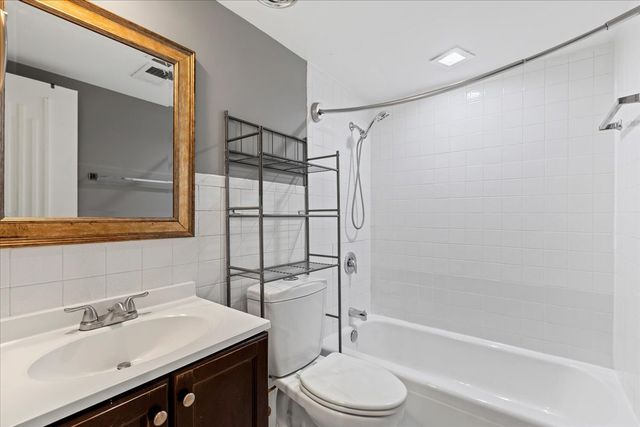 8000 Woodglen Lane 109, Downers Grove, IL 60516