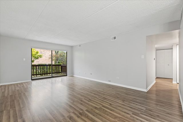 8000 Woodglen Lane 109, Downers Grove, IL 60516