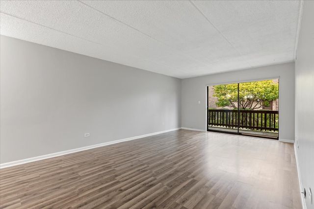 8000 Woodglen Lane 109, Downers Grove, IL 60516