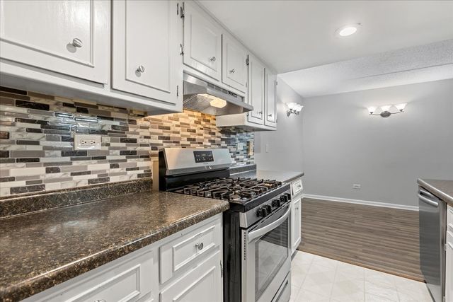 8000 Woodglen Lane 109, Downers Grove, IL 60516