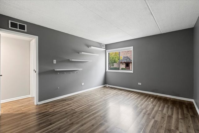 8000 Woodglen Lane 109, Downers Grove, IL 60516