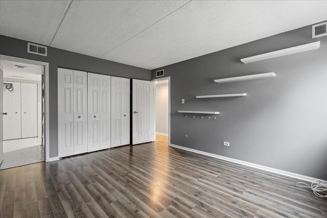 8000 Woodglen Lane 109, Downers Grove, IL 60516