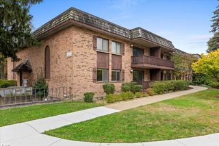 8000 Woodglen Lane 109, Downers Grove, IL 60516