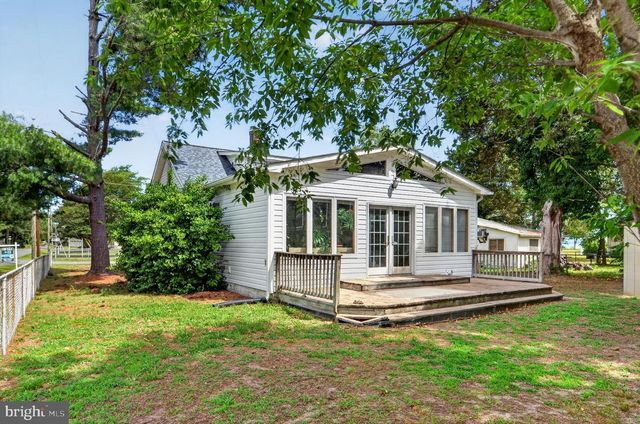 38 4TH ST, Colonial Beach, VA 22443