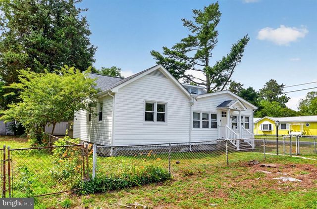 38 4TH ST, Colonial Beach, VA 22443