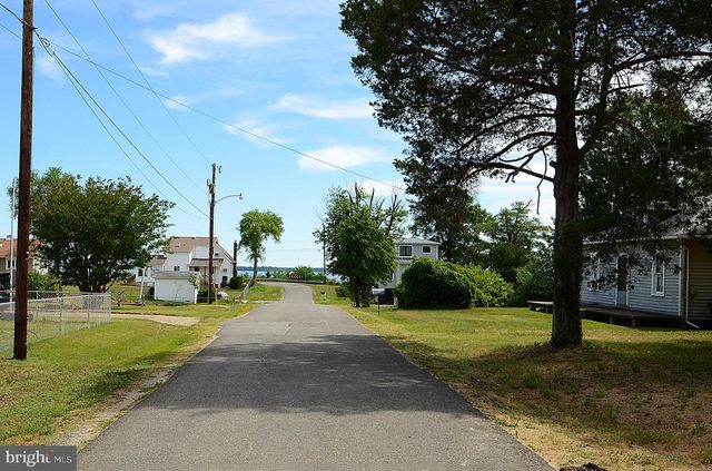 38 4TH ST, Colonial Beach, VA 22443