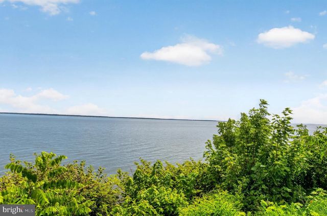 38 4TH ST, Colonial Beach, VA 22443