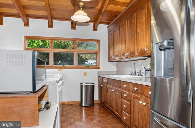 38 4TH ST, Colonial Beach, VA 22443