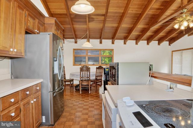 38 4TH ST, Colonial Beach, VA 22443