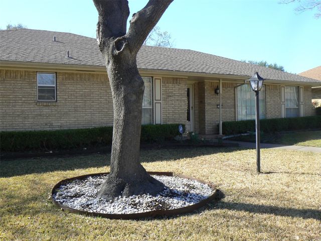 1025 Gracelane Drive, Desoto, TX 75115