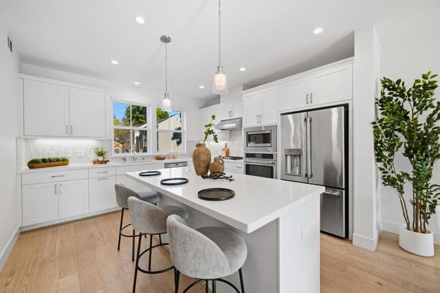 2020 Thea Circle, Mountain View, CA 94043