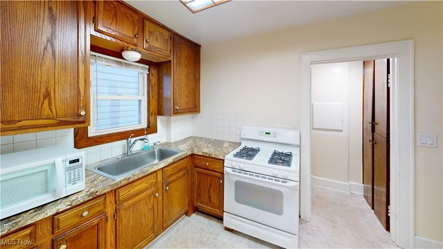 1525 Brown Street, Akron, OH 44301