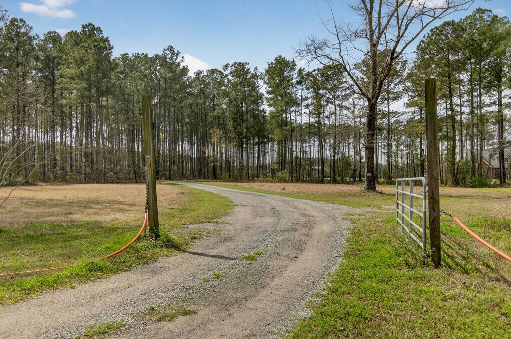 Image 2 of property listing at 2417 Old Hwy 52, Moncks Corner, SC 29461