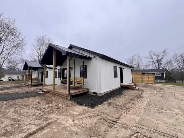 7127 Grand River Avenue, Saranac, MI 48881
