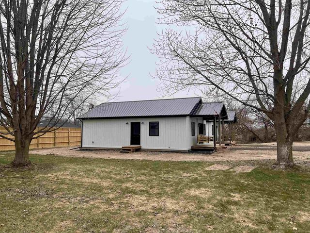 7127 Grand River Avenue, Saranac, MI 48881