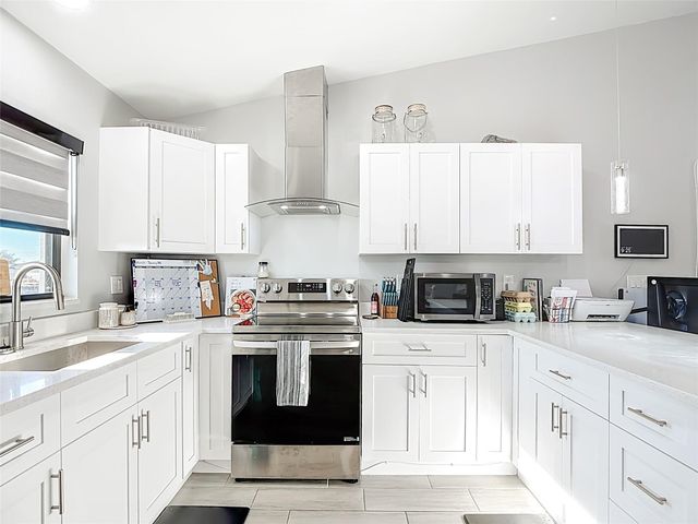 3045 E Briarwood Circle, Port Labelle, FL 33935