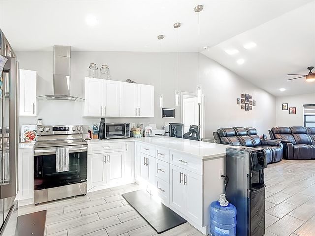 3045 E Briarwood Circle, Port Labelle, FL 33935