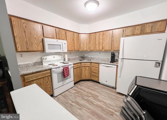 81A W WEST BLUEBELL LN, Mount Laurel, NJ 08054
