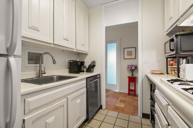 85 E India Row 36G, Boston, MA 02110