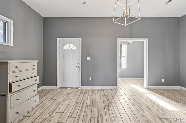 6745 Vernon Avenue, University City, MO 63130